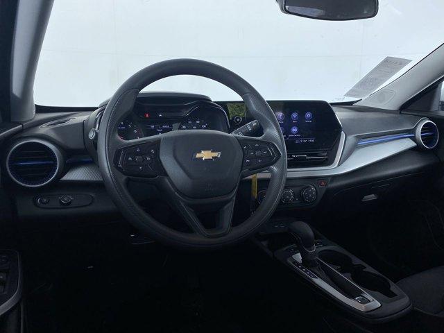 Photo of 2024 Summit White Chevrolet Trax