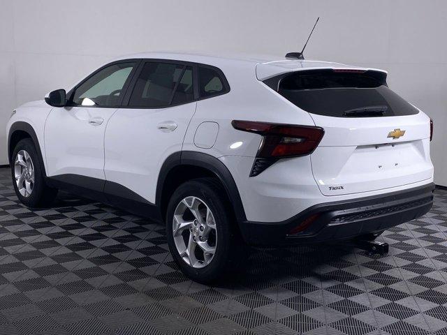 Photo of 2024 Summit White Chevrolet Trax