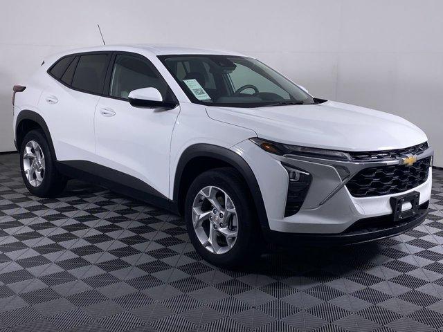 Photo of 2024 Summit White Chevrolet Trax