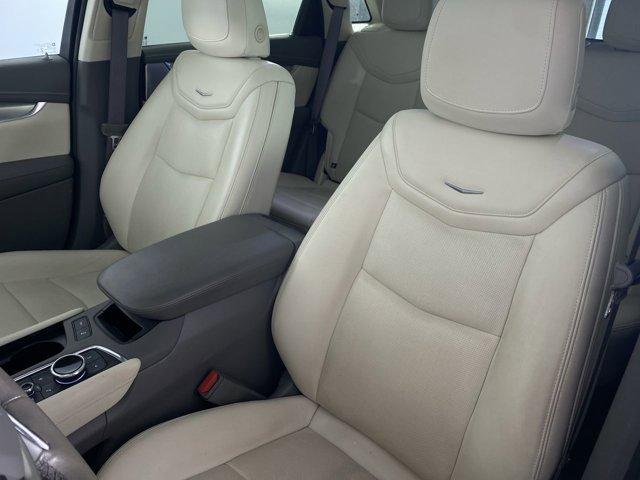 Photo of 2022 Crystal White Tricoat Cadillac XT5