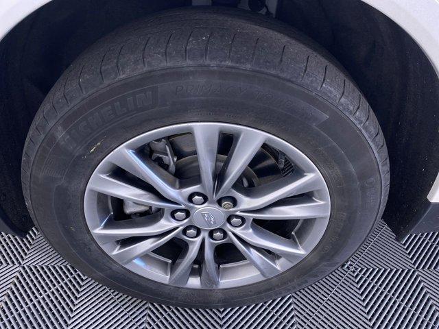 Photo of 2022 Crystal White Tricoat Cadillac XT5