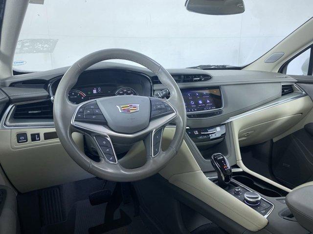 Photo of 2022 Crystal White Tricoat Cadillac XT5