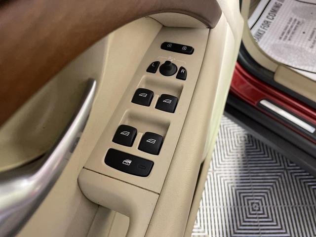 Photo of 2011 Red Volvo XC70
