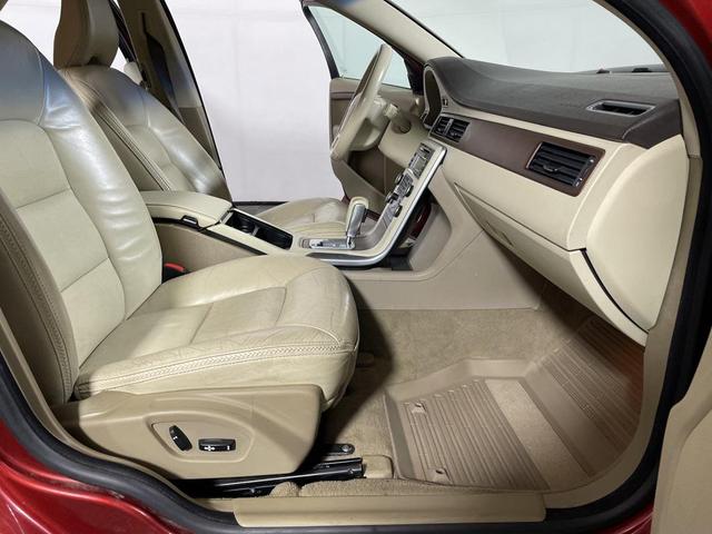Photo of 2011 Red Volvo XC70