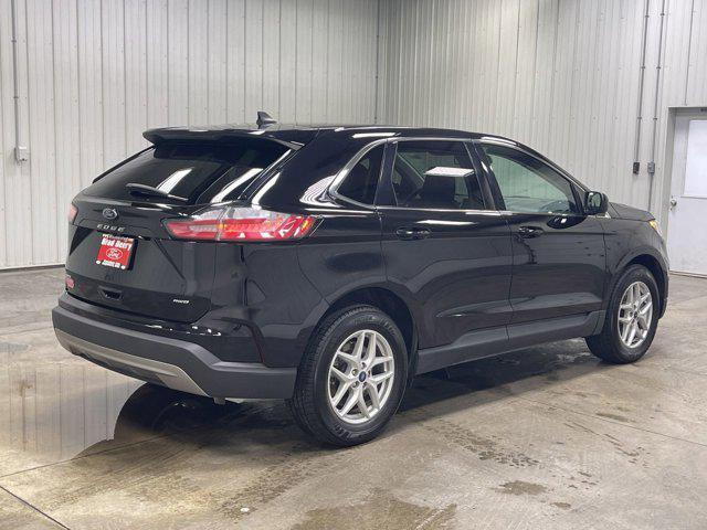 Photo of 2022 AGATE BLACK METALLIC Ford Edge