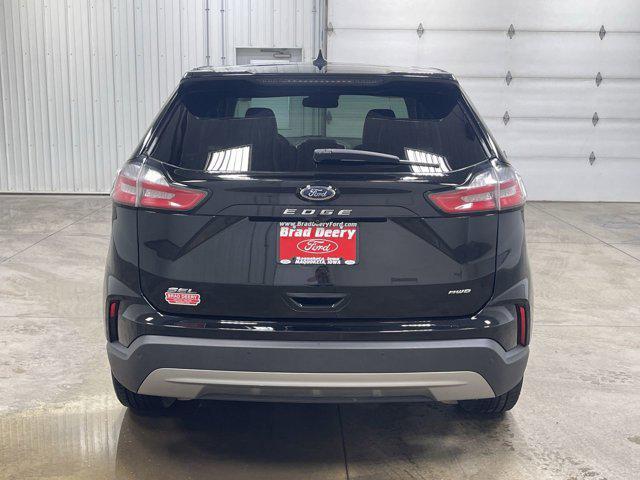 Photo of 2022 AGATE BLACK METALLIC Ford Edge