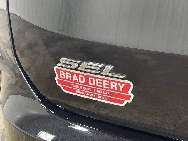 Photo of 2022 AGATE BLACK METALLIC Ford Edge