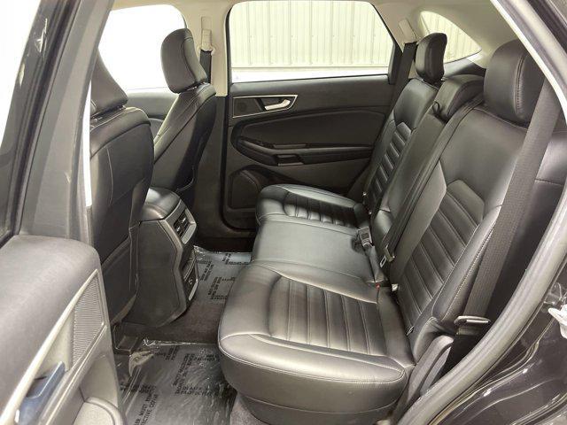 Photo of 2022 AGATE BLACK METALLIC Ford Edge