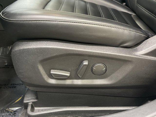 Photo of 2022 AGATE BLACK METALLIC Ford Edge
