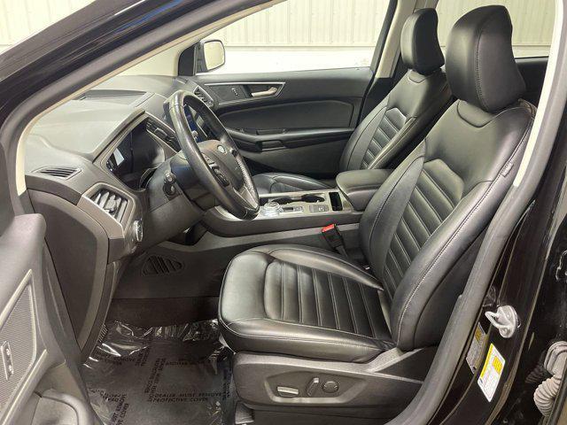 Photo of 2022 AGATE BLACK METALLIC Ford Edge