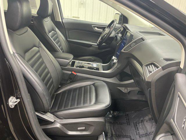 Photo of 2022 AGATE BLACK METALLIC Ford Edge