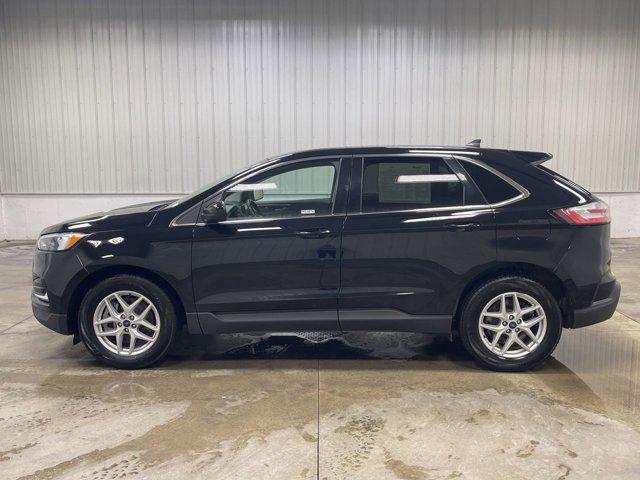 Photo of 2022 AGATE BLACK METALLIC Ford Edge