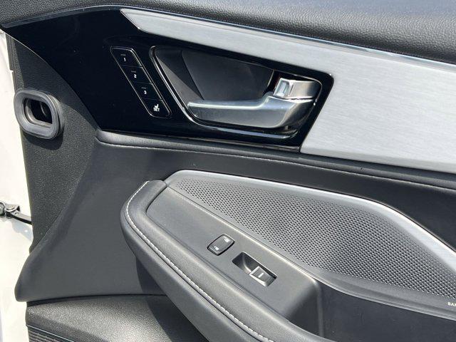 Photo of 2025 Platinum White Pearl Acura MDX