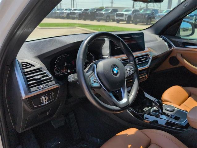 Photo of 2022 Mineral White Metallic BMW X3