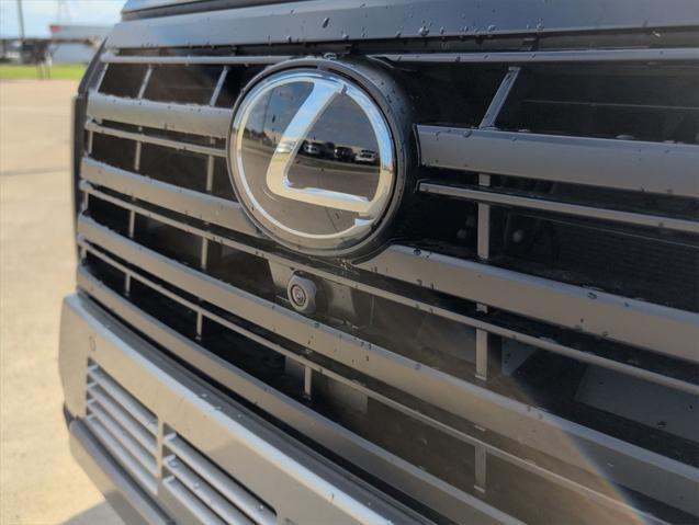 Photo of 2024 Silver Lexus GX 550
