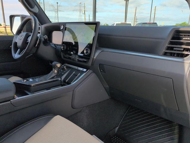 Photo of 2024 Silver Lexus GX 550