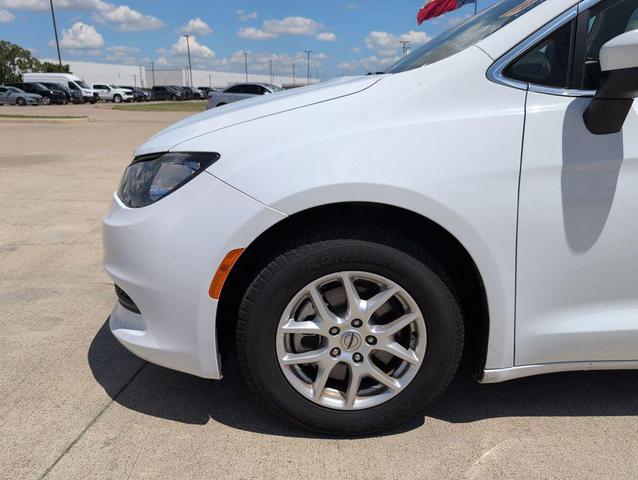 Photo of 2023 Bright White Clearcoat Chrysler Voyager