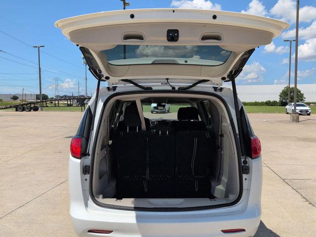 Photo of 2023 Bright White Clearcoat Chrysler Voyager