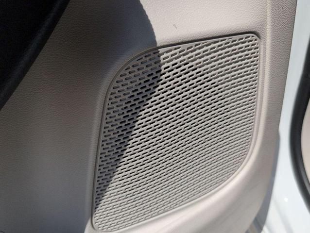 Photo of 2023 Bright White Clearcoat Chrysler Voyager