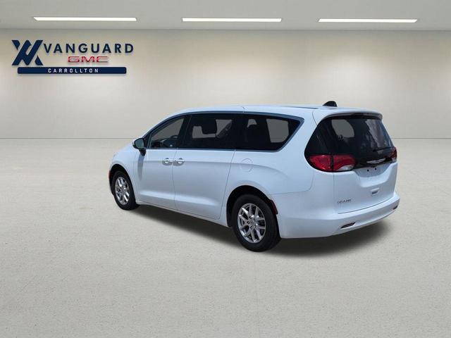 Photo of 2023 Bright White Clearcoat Chrysler Voyager