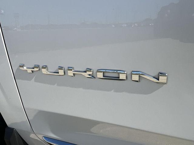 Photo of 2021 White Frost Tricoat GMC Yukon XL