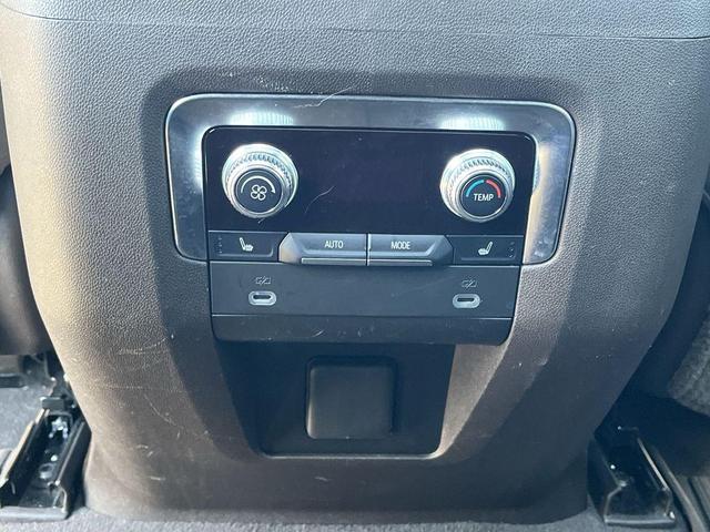 Photo of 2021 White Frost Tricoat GMC Yukon XL