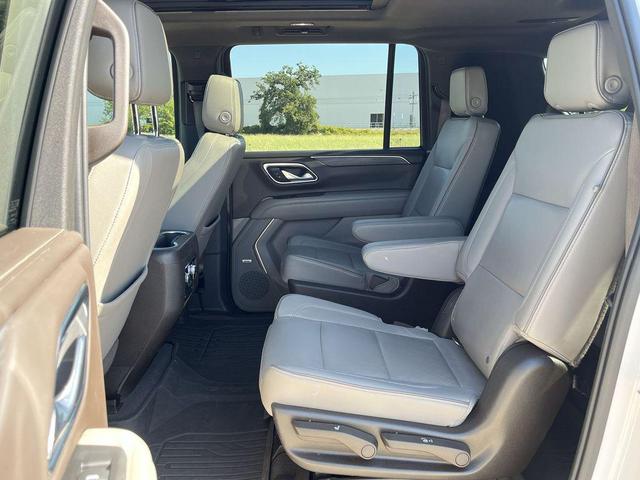 Photo of 2021 White Frost Tricoat GMC Yukon XL
