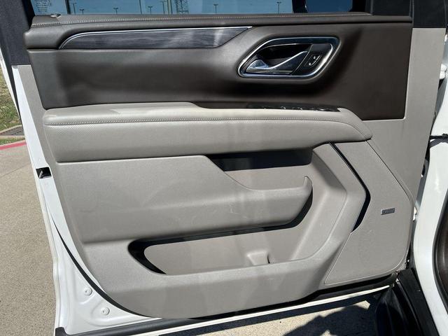 Photo of 2021 White Frost Tricoat GMC Yukon XL