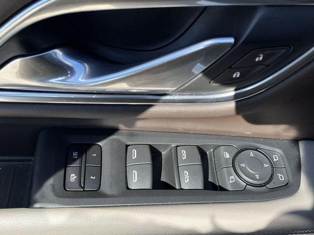 Photo of 2021 White Frost Tricoat GMC Yukon XL