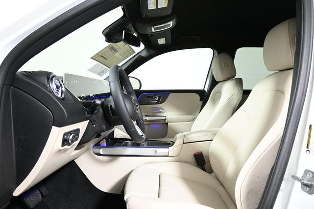 Photo of 2025 Polar White Mercedes-Benz GLB 250