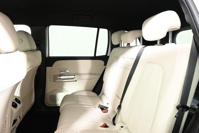 Photo of 2025 Polar White Mercedes-Benz GLB 250