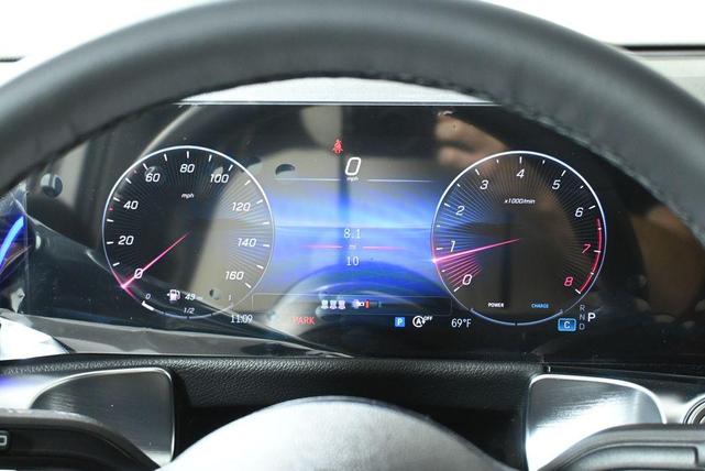 Photo of 2025 Polar White Mercedes-Benz GLB 250