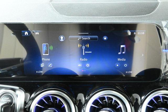 Photo of 2025 Polar White Mercedes-Benz GLB 250