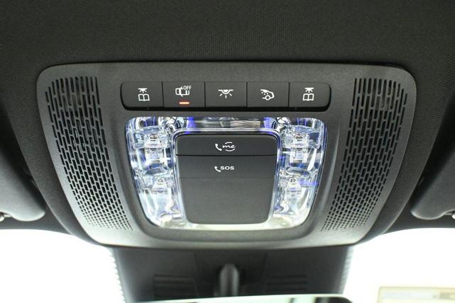 Photo of 2025 Polar White Mercedes-Benz GLB 250