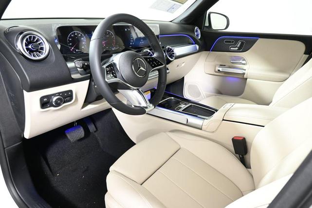 Photo of 2025 Polar White Mercedes-Benz GLB 250