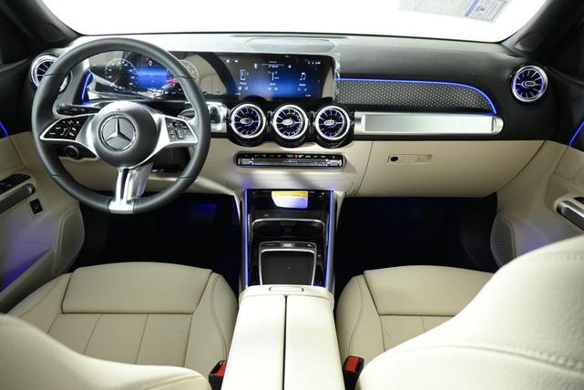 Photo of 2025 Polar White Mercedes-Benz GLB 250