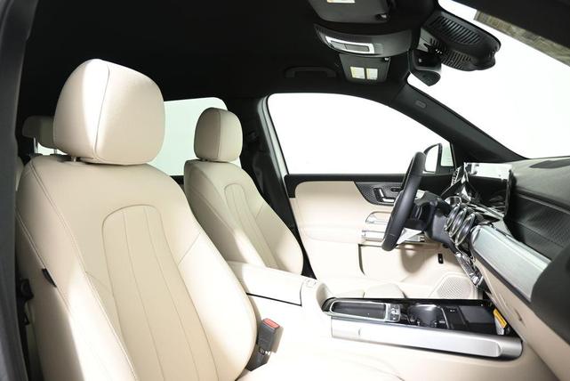 Photo of 2025 Polar White Mercedes-Benz GLB 250