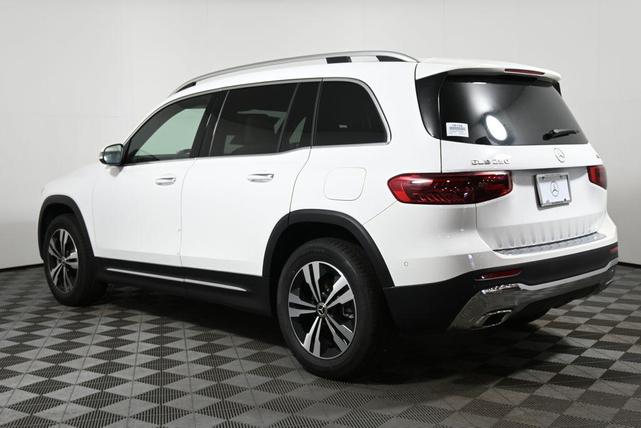 Photo of 2025 Polar White Mercedes-Benz GLB 250