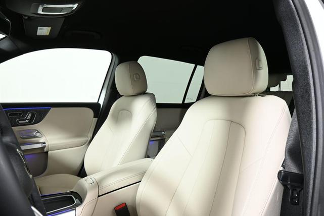 Photo of 2025 Polar White Mercedes-Benz GLB 250