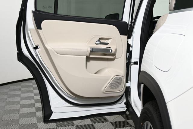 Photo of 2025 Polar White Mercedes-Benz GLB 250