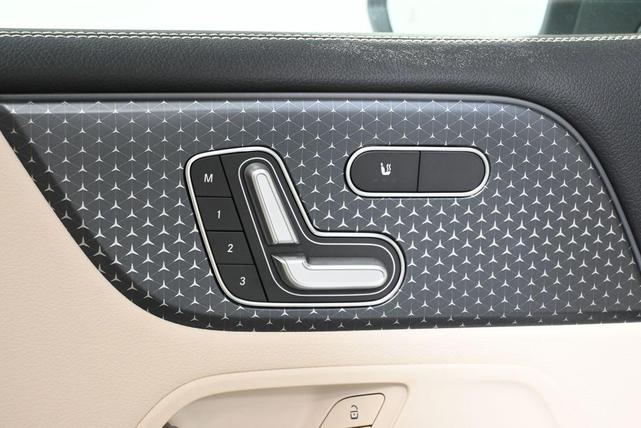Photo of 2025 Polar White Mercedes-Benz GLB 250