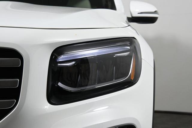 Photo of 2025 Polar White Mercedes-Benz GLB 250