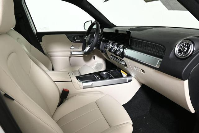 Photo of 2025 Polar White Mercedes-Benz GLB 250