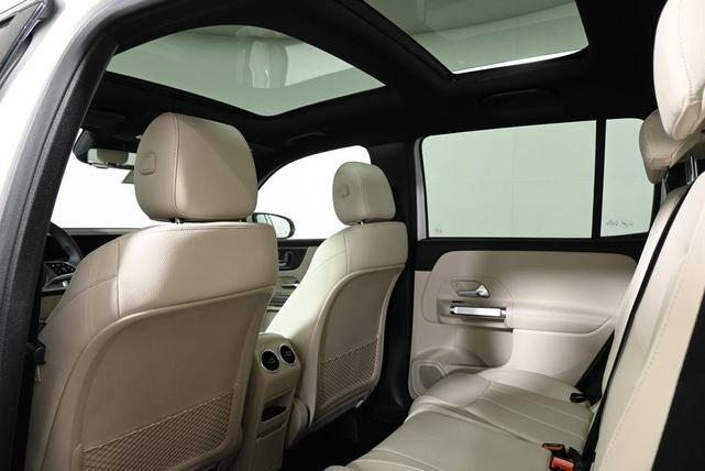 Photo of 2025 Polar White Mercedes-Benz GLB 250