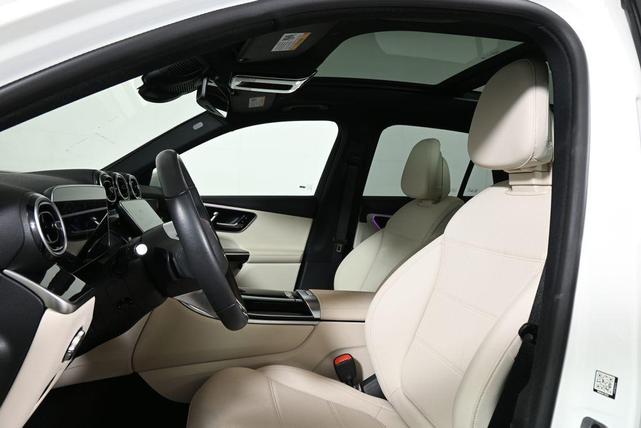 Photo of 2025 Polar White Mercedes-Benz GLC 300