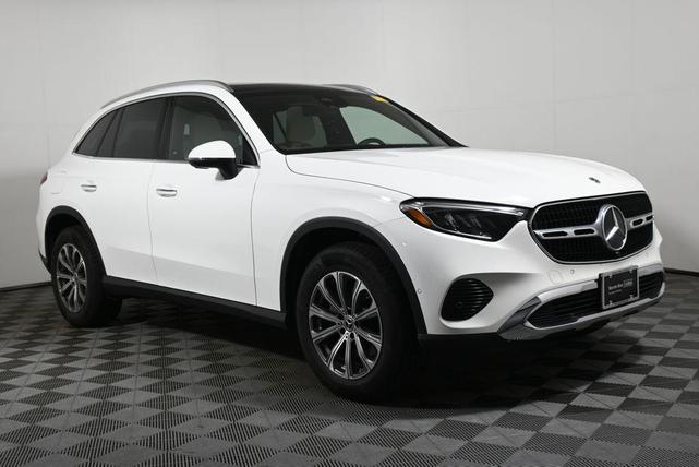 Photo of 2025 Polar White Mercedes-Benz GLC 300
