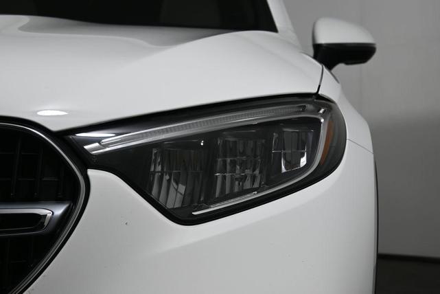 Photo of 2025 Polar White Mercedes-Benz GLC 300