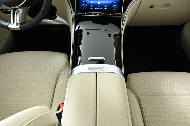 Photo of 2025 Polar White Mercedes-Benz GLC 300