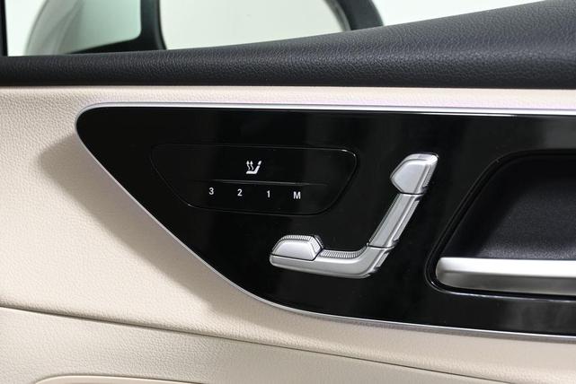Photo of 2025 Polar White Mercedes-Benz GLC 300
