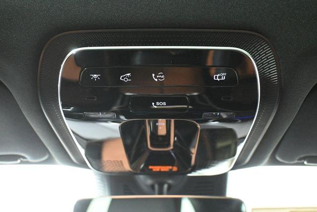 Photo of 2025 White Mercedes-Benz GLC 300